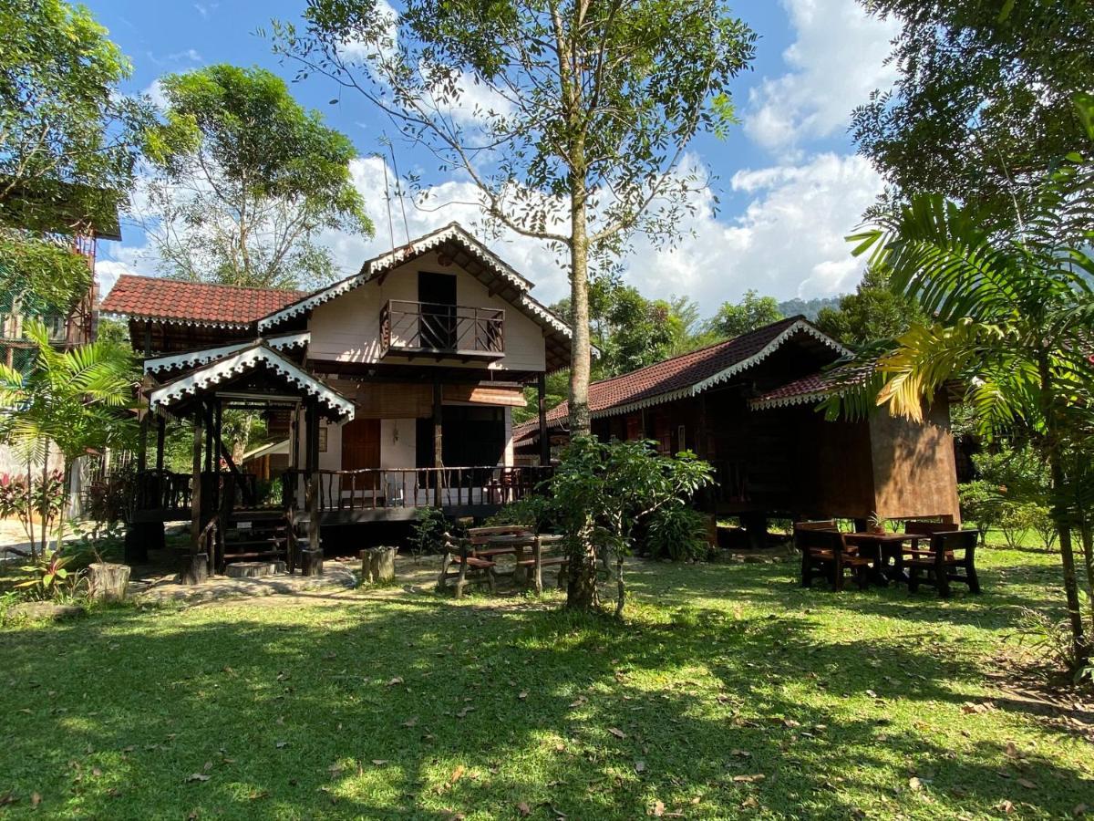 Rustic Chalet - Dahlia N Mawar At Sedim Vista Kulim Exterior photo