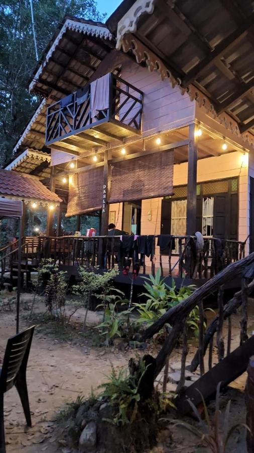 Rustic Chalet - Dahlia N Mawar At Sedim Vista Kulim Exterior photo